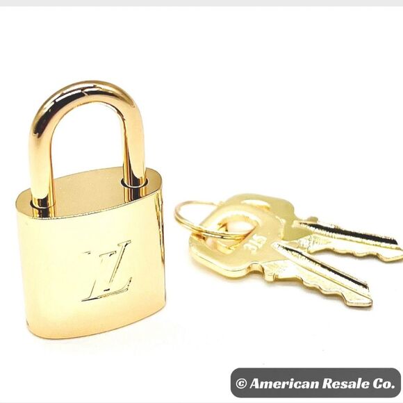 Louis Vuitton LV #315 Gold Lock Vintage and Rare PadLock Lock 2 Keys Necklace - Picture 7 of 8
